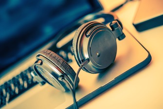 headphones-laptop-music-335