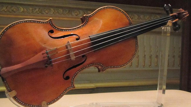 Figure 1: Stradivarius violin in the royal palace in madrid. Licensed under CC 3.0.
