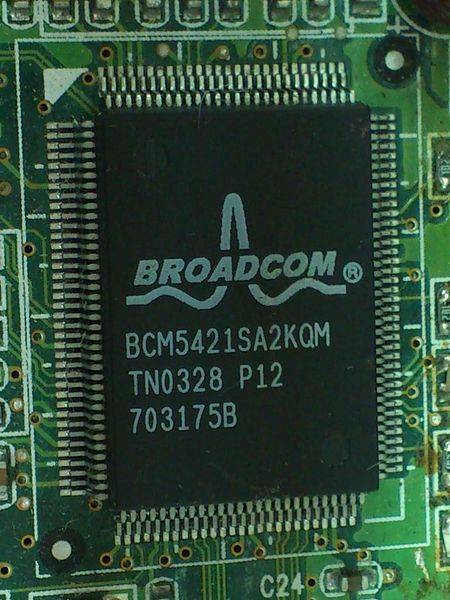"Broadcom BCM5421SA2KQM" by Solomon203. Licensed under CC BY-SA 3.0.